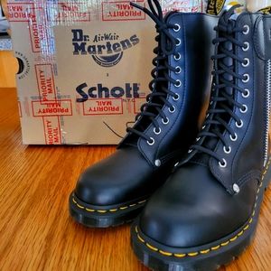 Made in Asia Doc Marten boot